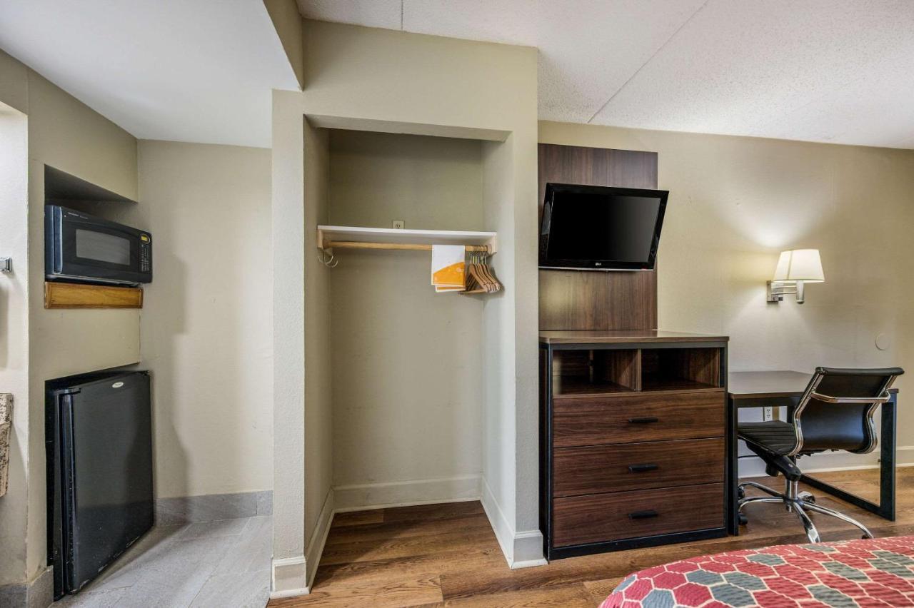Econo Lodge Inn & Suites University Huntsville Εξωτερικό φωτογραφία