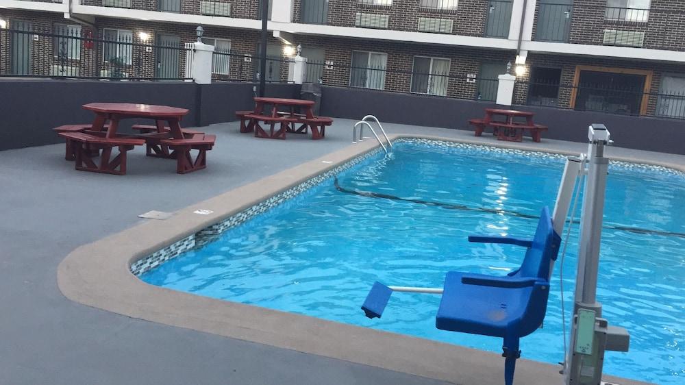 Econo Lodge Inn & Suites University Huntsville Εξωτερικό φωτογραφία