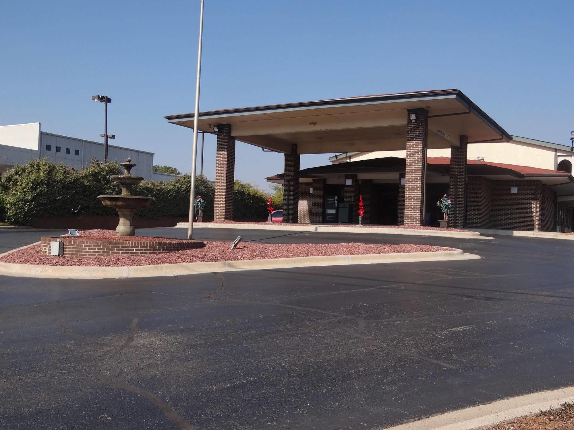 Econo Lodge Inn & Suites University Huntsville Εξωτερικό φωτογραφία